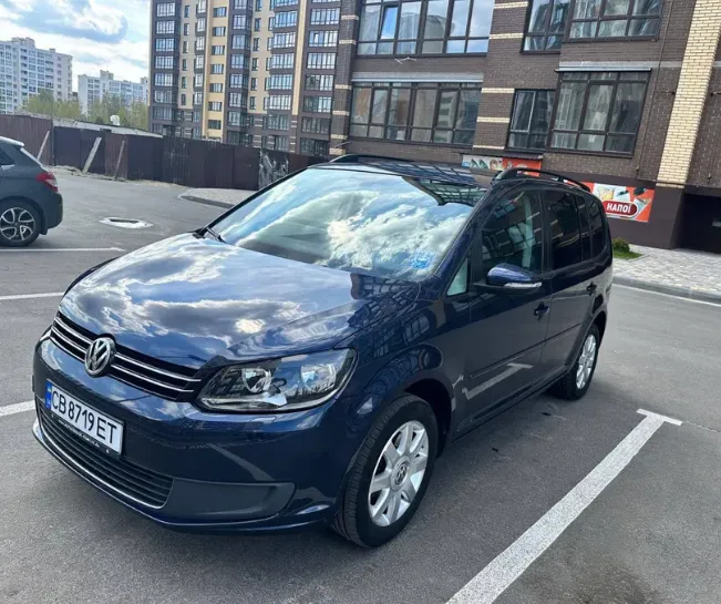 Продам авто Volkswagen Touran 2014