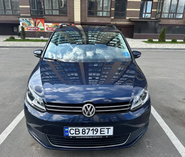 Продам авто Volkswagen Touran 2014