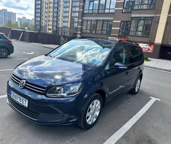Продам авто Volkswagen Touran 2014
