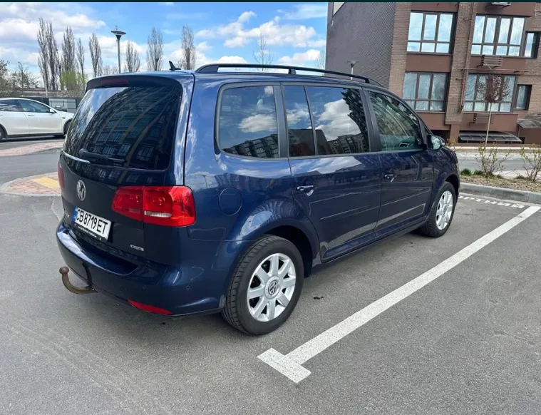Продам авто Volkswagen Touran 2014