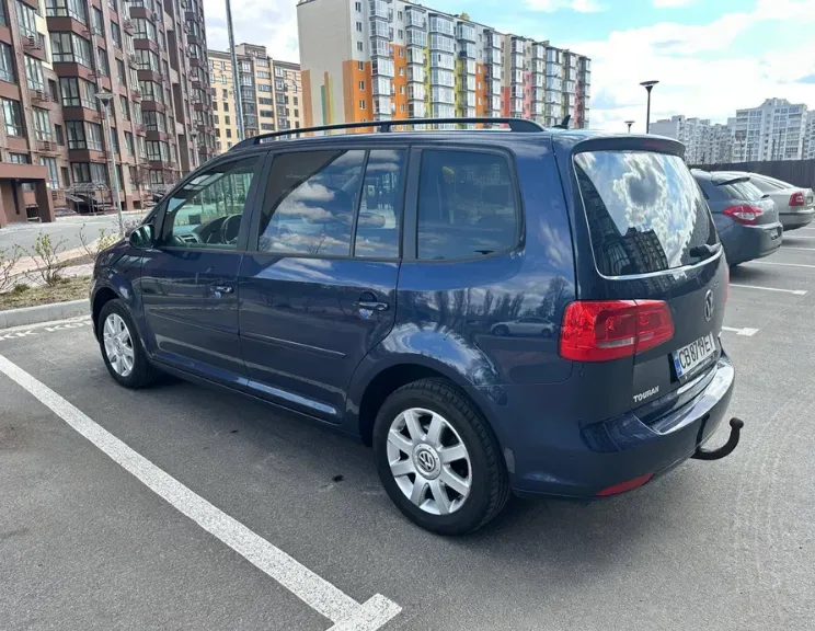 Продам авто Volkswagen Touran 2014