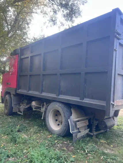 Продав Вольво самоскид 9 000 $