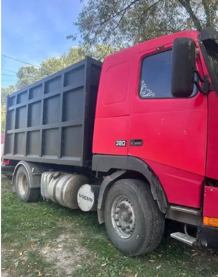 Продав Вольво самоскид 9 000 $